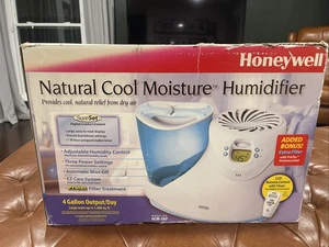 Honeywell Cool Moisture HCM-560 Humidifier With Remote Control New Old Stock ! - Picture 1 of 9
