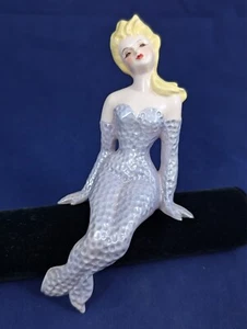 FLORENCE CERAMICS MERRYMAID MERMAID BLONDE GRAY DRESS SITTING CHIP ON NOSE - Picture 1 of 10