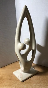 Diez Mil Pueblos Piedra Tallada 2 Figuras Danzantes Hechas en Kenia Escultura 9" - Imagen 1 de 10