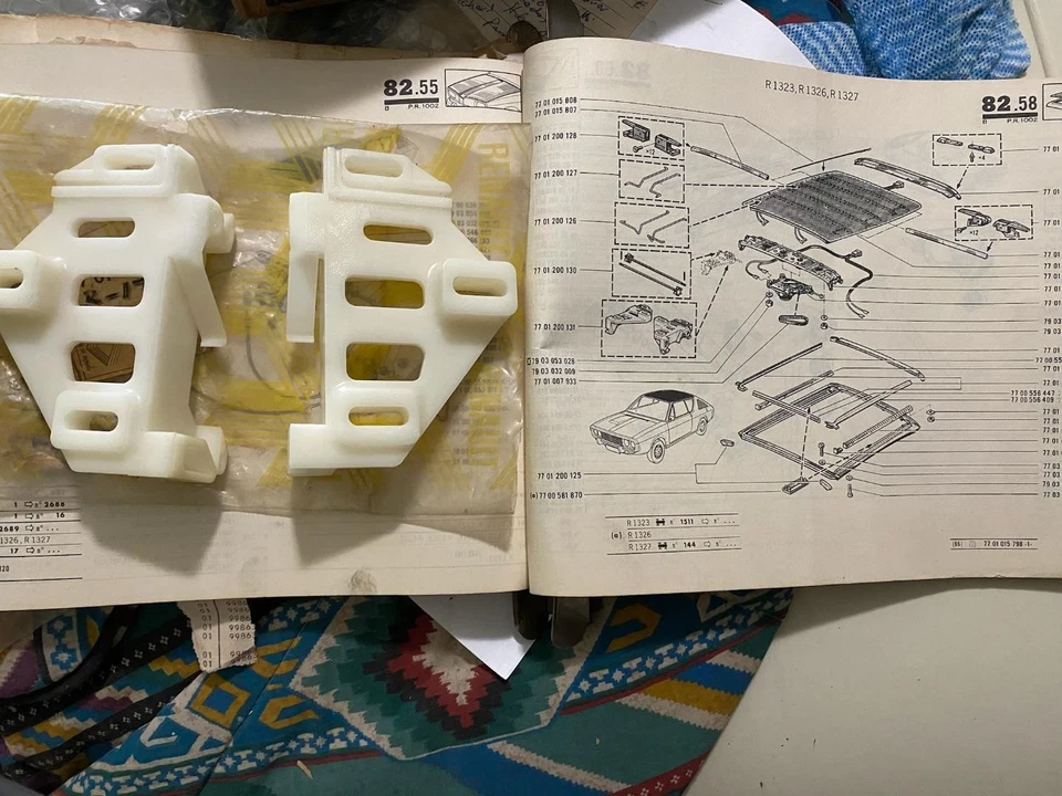 JUEGO GUÍAS PLÁSTICO ORIGINALES RENAULT -17 TECHO CORREDIZO # 7701200131 Foto 1 de 1