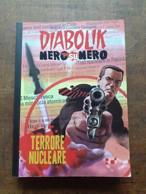 ANGELA E LUCIANA GIUSSANI DIABOLIK NERO SU NERO  NUMERO 51 GAZZETTA E  CORRIERE  - Immagine 1 di 2