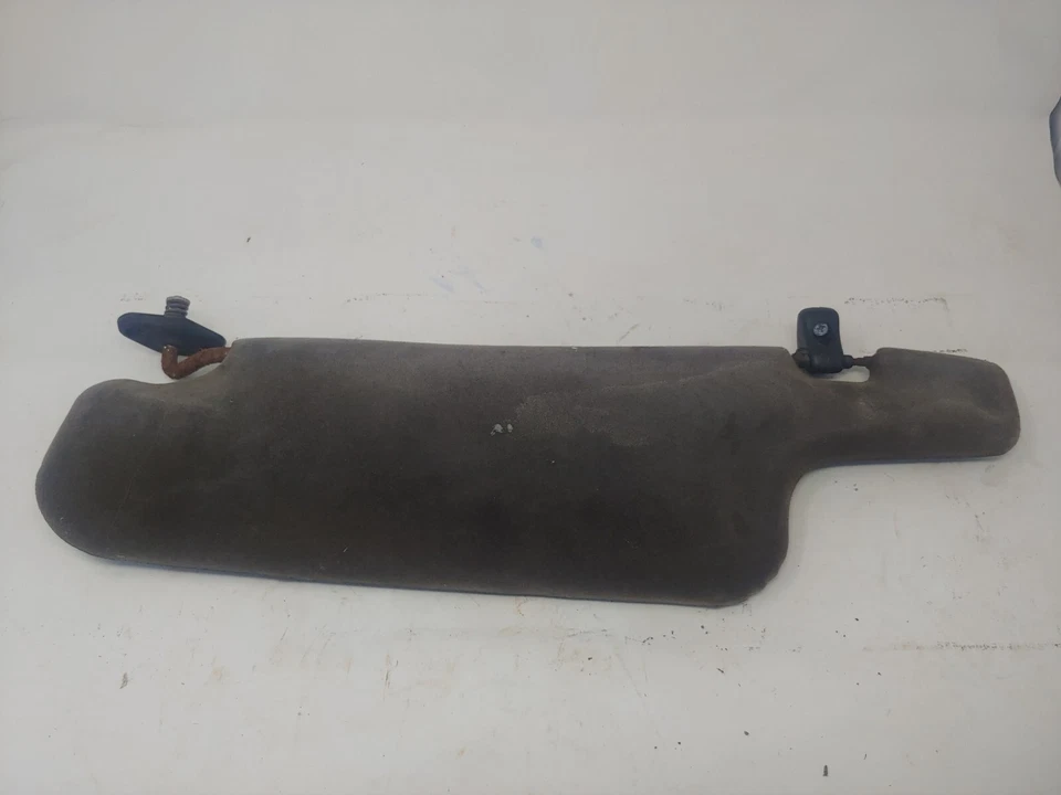 1982-1983 Datsun 280zx passageiro lado direito preto quebra-sol montagem hardware - Imagem 1 de 4