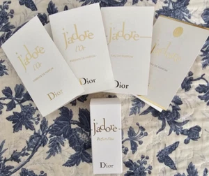 5 J'adore: 1 Parfum D’eau 0.17oz & 2 l'Or Essence 2 EDP 0.03ml each total 0.29oz - Picture 1 of 3
