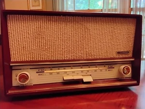 Vintage Grundig AM/FM. Tube radio # 98 - Picture 1 of 5