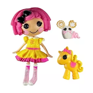 "Muñeca Lalaloopsy CRUMBS Sugar Cookie 3"", mascota, mini unicornio MGA amarillo y rosa" - Imagen 1 de 7