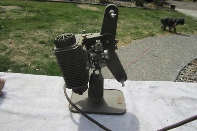 PROYECTOR DE PELÍCULAS VINTAGE MODELO REVERE 80 8MM Foto 1 de 4