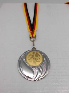 Fußball Pokal Kids Medaillen mit Band&Emblem Turnier Pokale Hallenturnier (e105) - Bild 1 von 2