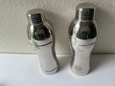 COCTELERA DE ACERO INOXIDABLE GREY GOOSE (Lote 3) Foto 1 de 4