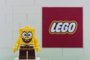 Bob Esponja (aspecto básico 'estoy listo') - Minifigura LEGO Bob Esponja - bob001 - 3825 - Imagen 1 de 3