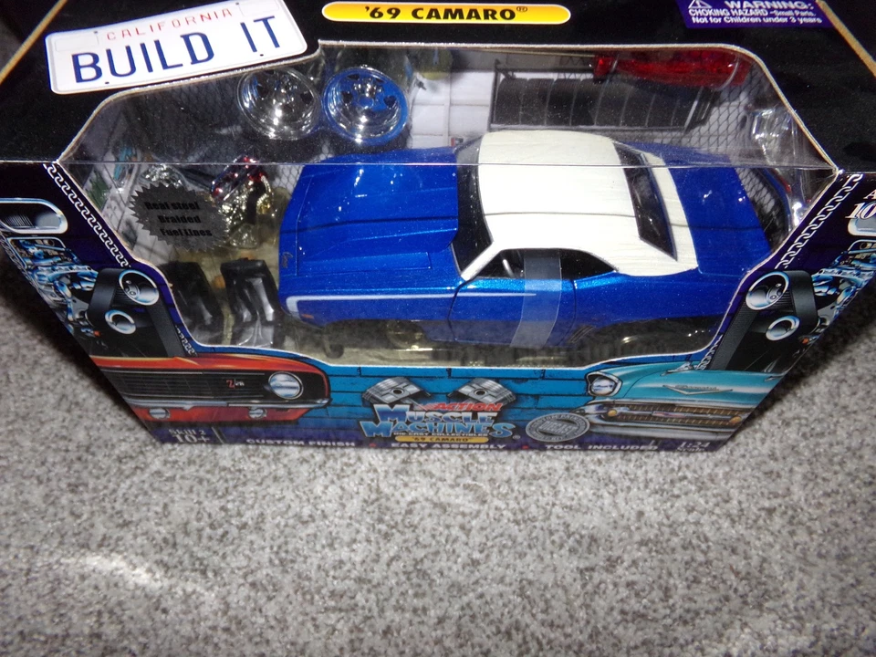 1/24  MUSCLE MACHINES BUILD IT  1969 CAMARO MODEL KIT BLUE - Image 1 of 4
