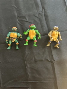 Three 1988 Teenage Mutant Ninja Turtles dolls Donatello, Rafael & Michelangelo - Picture 1 of 10