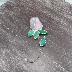 Buntglas Rose Anhänger mit gedrehtem Drahtstiel in Rosa & Grün - Bild 1 von 9