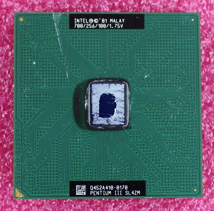 SL4ZM - Intel PIII 700/256K Processor - Image 1 of 1