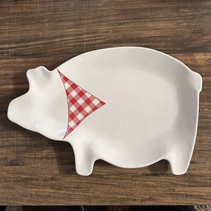Rae Dunn Magenta Early M Studios Schwein Vorspeisenteller rot kariert Bandana Rarität - Bild 1 von 6