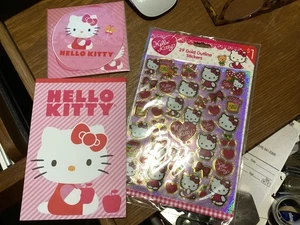 HELLO KITTY KONVOLUT INKLUSIVE AUFKLEBER/KARTE/9 SEITEN PAD - Bild 1 von 2