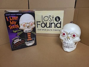 Halloween Totenkopf Ich verlor meine Zähne Sound und Licht Bewegung Requisite Dekoration *LESEN* - Bild 1 von 11