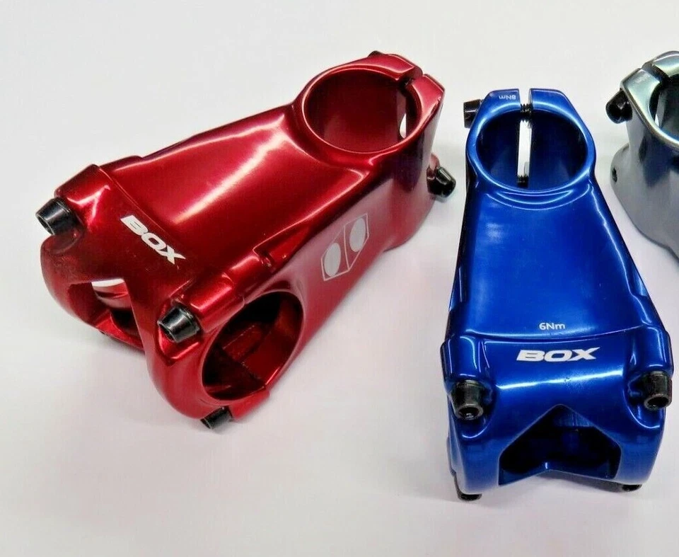 Caja One Cúspide 1 1/8 in Vástago MTB ATB 35 Abrazadera 45 55 65 mm Negro Rojo Azul Pistola Metal Foto 1 de 1