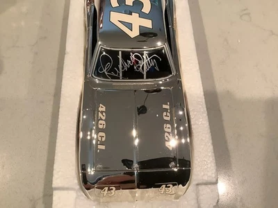 Richard Petty 1970 autografiado Plymouth Superbird cromo fundido a presión y tarjeta ¡solo 72! Foto 1 de 4