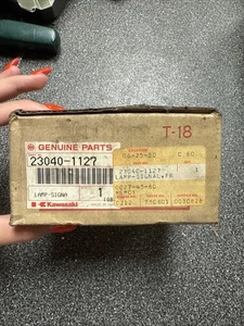 GENUINA KAWASAKI LUZ DELANTERA INTERMITENTE OEM NOS 23040-1127 (B) - Imagen 1 de 5