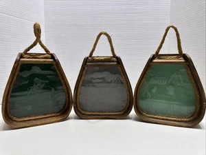 Juego de 3 colgantes de pared vintage artesanales de vidrio grabado en madera con temática de caballo - Imagen 1 de 6