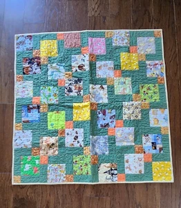 Kinderdecke 35" x 35" Handarbeit mit einigen Vintage Retro Kinderstoffen - Bild 1 von 9