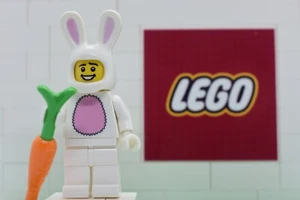 Bunny Suit guy - LEGO Collectible Minifigure Series 7 - Col099 , Col07-3 - Picture 1 of 3