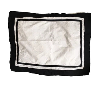 Pottery Barn Kissenbezüge 2er Set weiß mit schwarzem Rand Bio-Baumwolle 20 x 26 Zoll - Bild 1 von 7