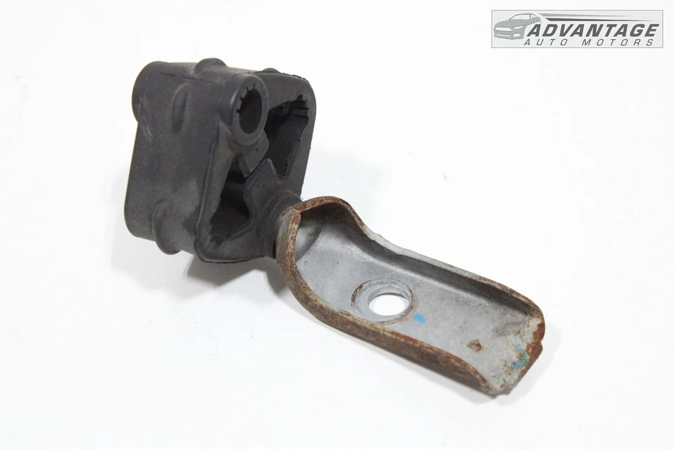 2014-2023 MERCEDES CLA250 C117 REAR EXHAUST MUFFLER PIPE HANGER & BRACKET OEM - Image 1 of 4