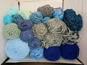 4 + Pfund Posten Acryl Kammgarn Blautöne / Grau - LESEN - Bild 1 von 2