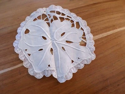 Linge ancien Napperon lin blanc en forme de fleurs   ( ref 19) - Photo 1/3