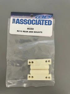 VINTAGE TEAM ASSOCIATED RC10/T ASC6360 REAR ARM MOUNTS WHITE AE6360 - Bild 1 von 1