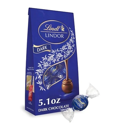 Lindt LINDOR Trufas de Chocolate Oscuro, Caramelo de Chocolate Oscuro Bolsa de 5.1 OZ Foto 1 de 4