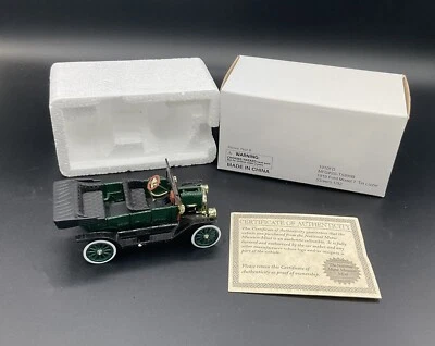1910 Ford Model T ‘Tin Lizzie’ 1:32 Die Cast National Motor Museum Mint Green - Image 1 of 4