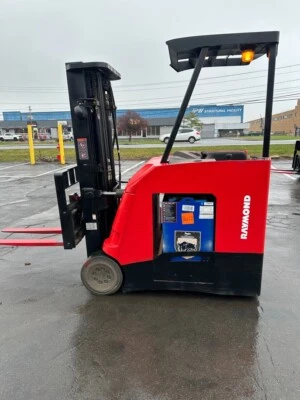 2012 RAYMOND FORKLIFT DOCKSTOCKER 4000# 188" LIFT , 36V W/BATTERY & CHARGER , HD - Image 1 of 4