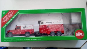 SIKU Farmer Serie 1:32 3758 Landrover Defender mit Pferdeanhänger - Bild 1 von 2