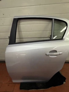 Opel Corsa D (S07) Türe hinten L Scheibe Schloß komplett Ori Silber Z176 - Bild 1 von 6