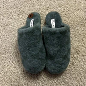 Coach Zennie Hausschuhe (8) Lammfell Pantoletten Schrammen Damen NEU grün WEICHE Slipper - Bild 1 von 4