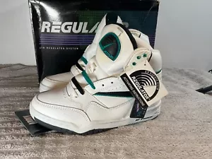 Zapatos de baloncesto LA Gear Regulator Pump 1991 vintage blanco/negro/verde juvenil 7,5 - Imagen 1 de 11