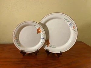 Vintage Lenox Chinastone "Tulips on Beige" Floral Bone China Plate Set of 2 - Picture 1 of 3