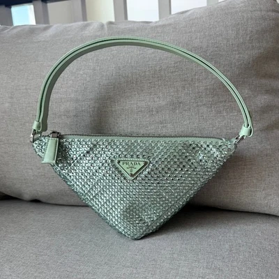 PRADA треугольник Aqua кристалл украшенный кожаная Дамская сумка зеленый логотип наплечная сумка - Изображение 1 из 4
