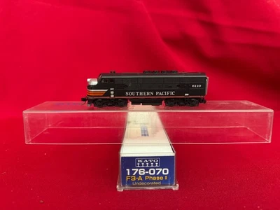 Kato N Scale Southern Pacific EMD F3-A Diesel Black Widow #176-070 - Image 1 of 4