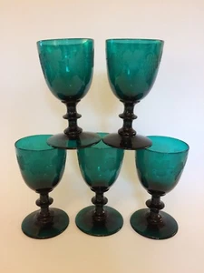 SUPERB SET OF 5 GREEN ENGRAVED WINE GLASSES. 19TH CENTURY. - Picture 1 of 9