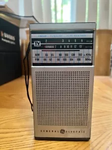 RADIO AM/FM GENERAL ELECTRIC VINTAGE CON SUONO TV E FASCIA METEO - Foto 1 di 9