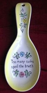  Spoon Rest Large Porcelain Ceramic Hand Painted Too Many Cooks Spoil The Broth - Picture 1 of 12