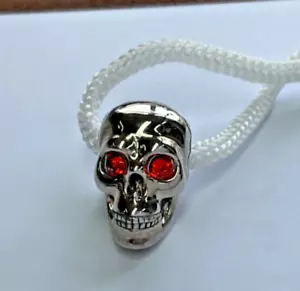 CABEZA DE ESQUELETO DE CALAVERA Colgante Dije Plata 925 Ojos Rojos Ideal Bolso de Mano Amuleto de la Suerte - Imagen 1 de 9