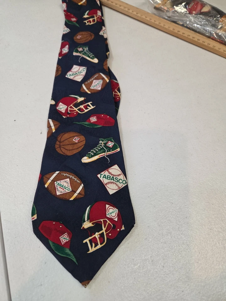 Corbata Temática Deportiva Tabasco 100% Seda Hecha en EE. UU. Fútbol Béisbol Baloncesto Foto 1 de 4