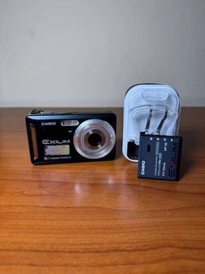 Casio Exilim Ex-Z1 Digitalkamera 9.1 MP Zoom 3X - Bild 1 von 4