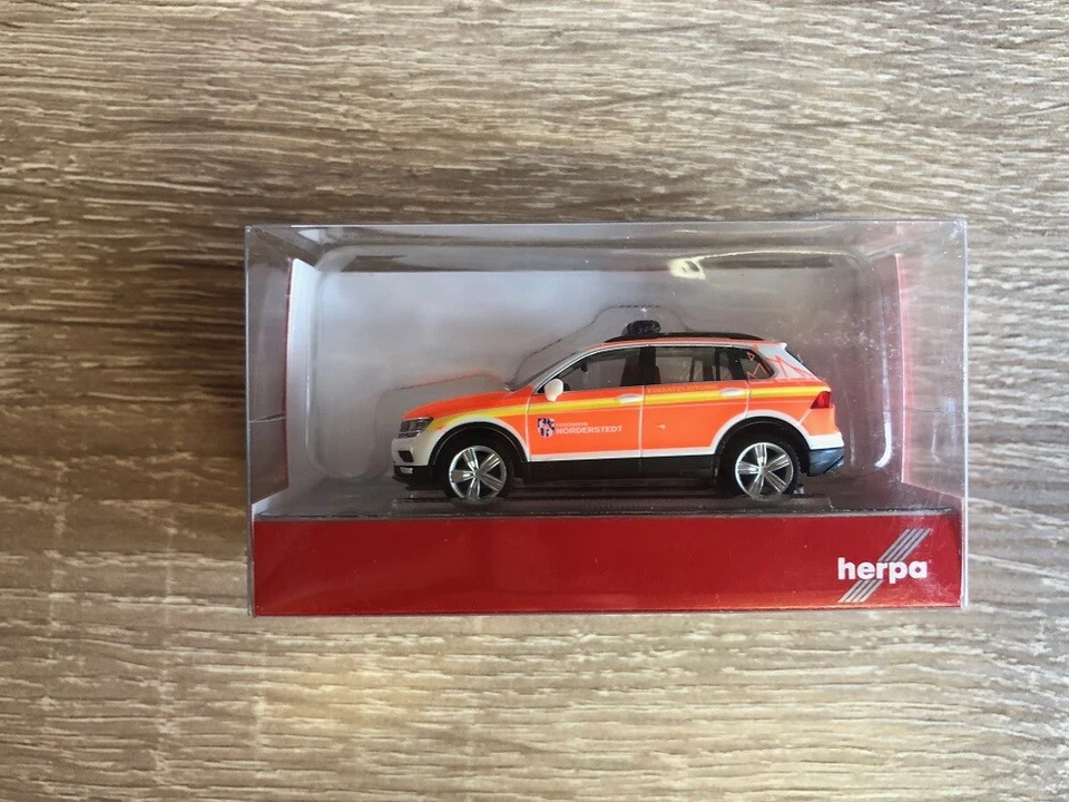 Herpa 094443 - 1/87 VW Tiguan Kommandofahrzeug " Volontari Fw Norderstedt " - Immagine 1 di 1