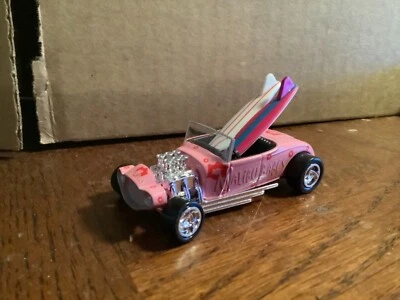 JOHNNY LIGHTNING SURF RODS~MALIBU BABES PINK '32 FORD ROADSTER W/ BOARDS loose  - Image 1 of 4