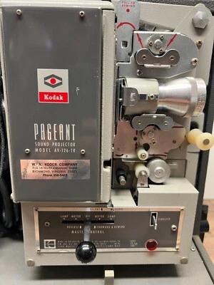 Projetor de som Kodak Pageant AV-126-TR 16mm - Imagem 1 de 4
